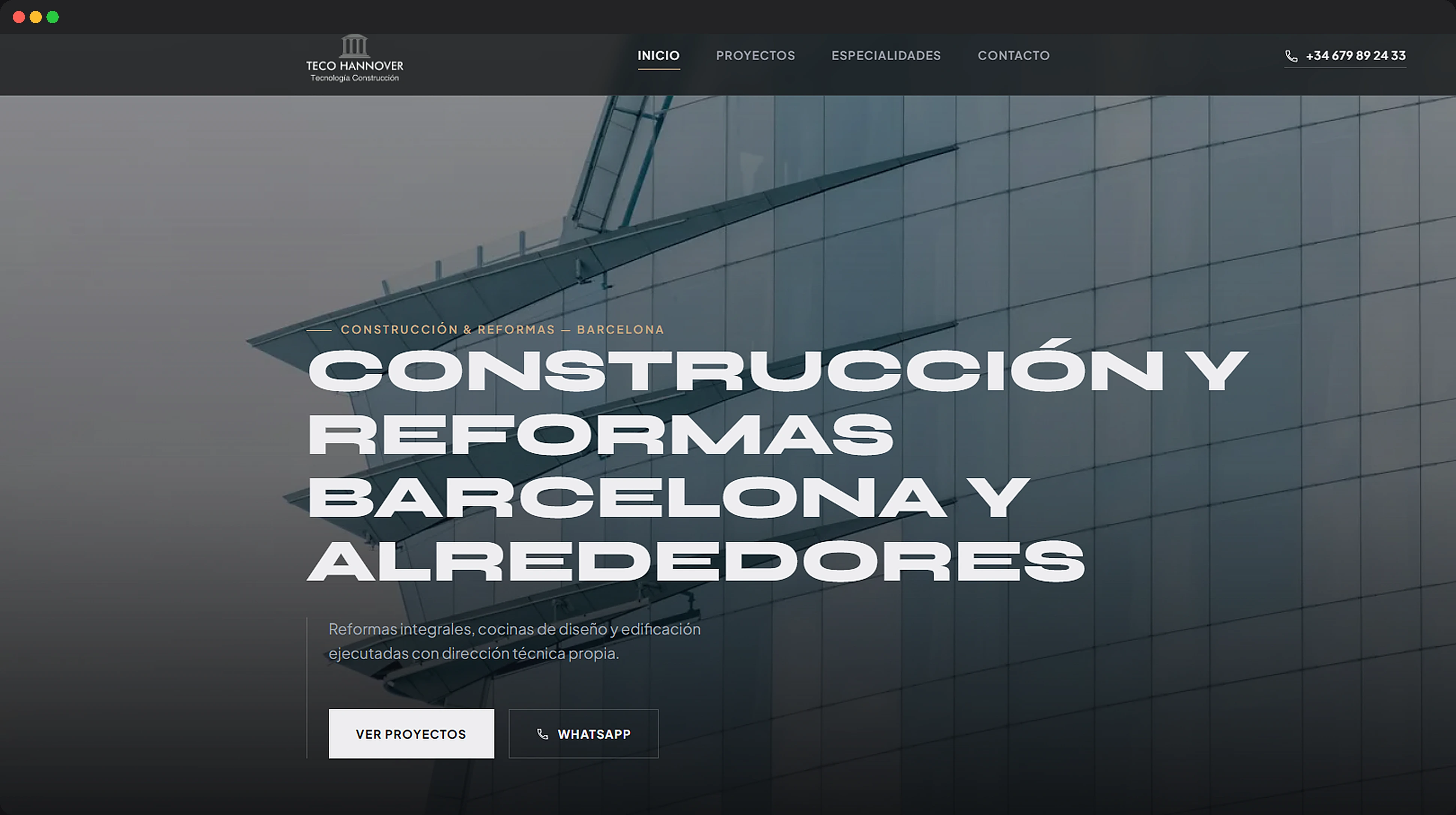 Ejemplo de página web corporativa a medida, con navegación clara y llamada a la acción visible en la portada